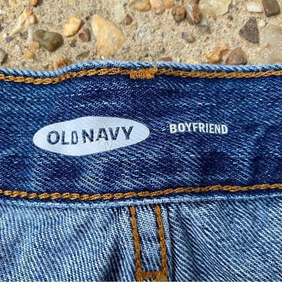 Old Navy Embroidered California Boyfriend Distressed Jean Shorts Size 8 - Picture 3 of 8